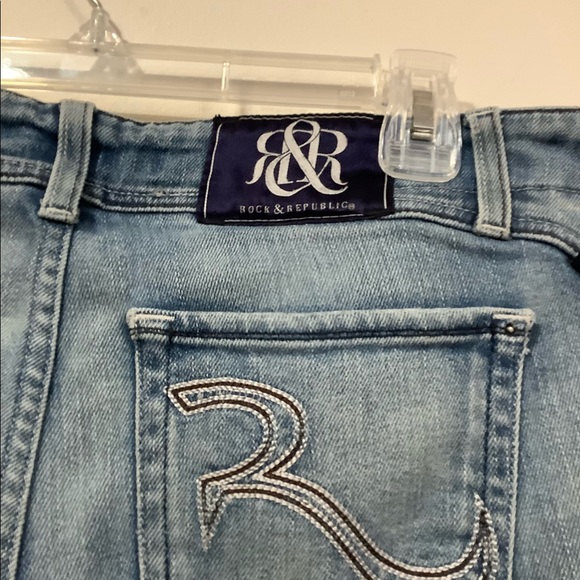 Women’s Rock and Republic Jeans. Waist 32 inches. Inseam 29 inches. - Picture 7 of 12